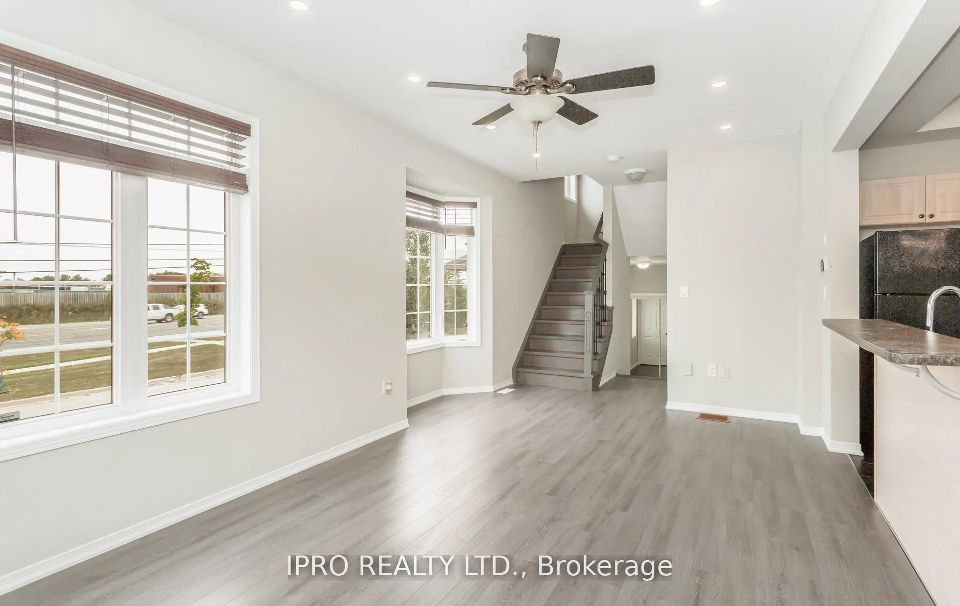 Photo 10 of 83 Bankfield Crescent, Hamilton, Stoney Creek Mountain — HOMEH