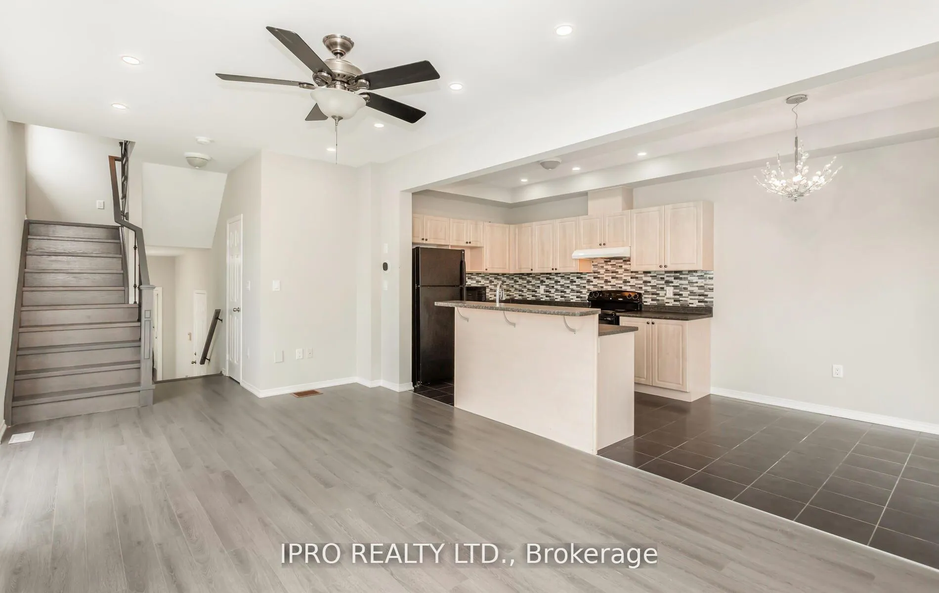 Photo 11 of 83 Bankfield Crescent, Hamilton, Stoney Creek Mountain — HOMEH