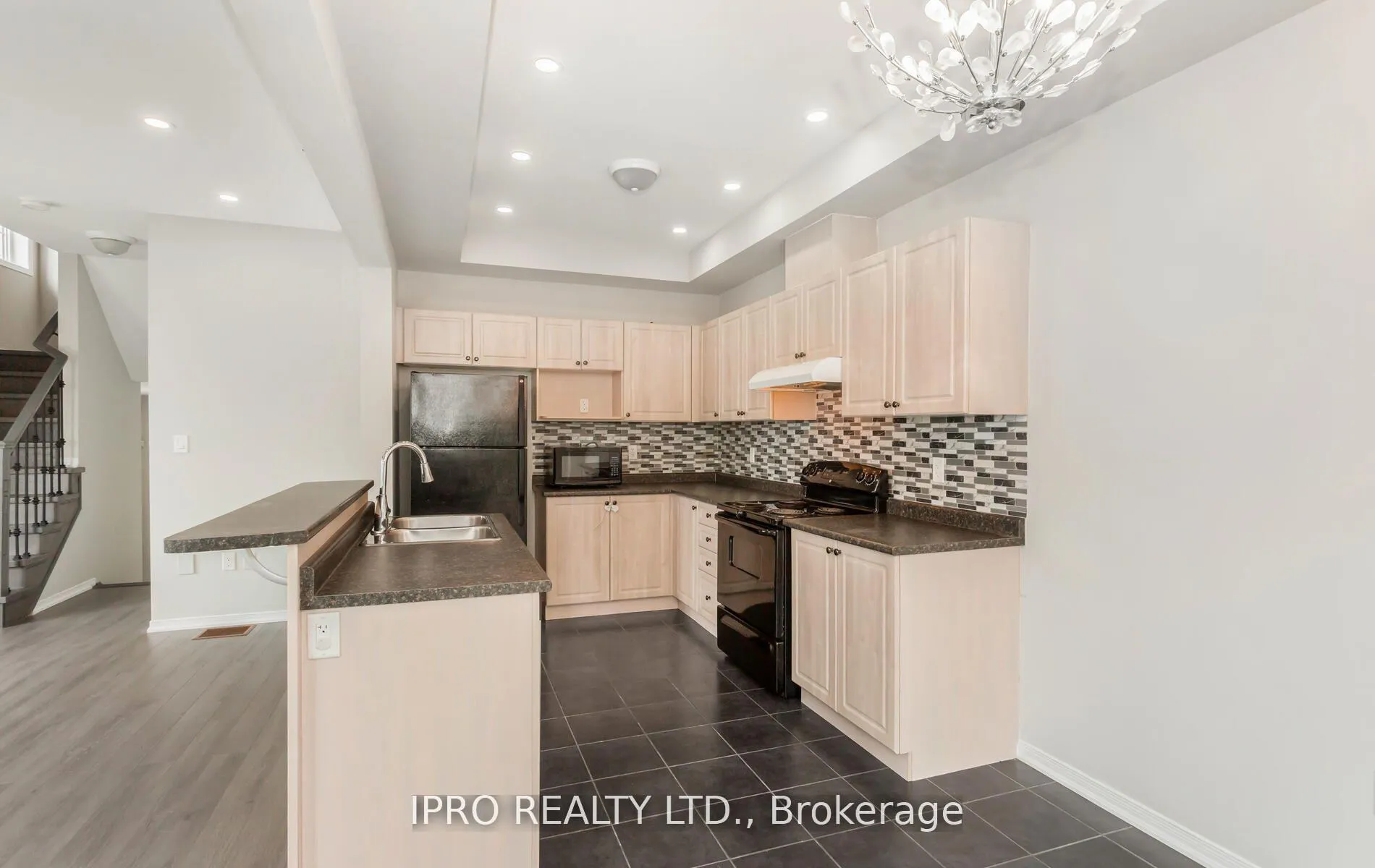 Photo 12 of 83 Bankfield Crescent, Hamilton, Stoney Creek Mountain — HOMEH