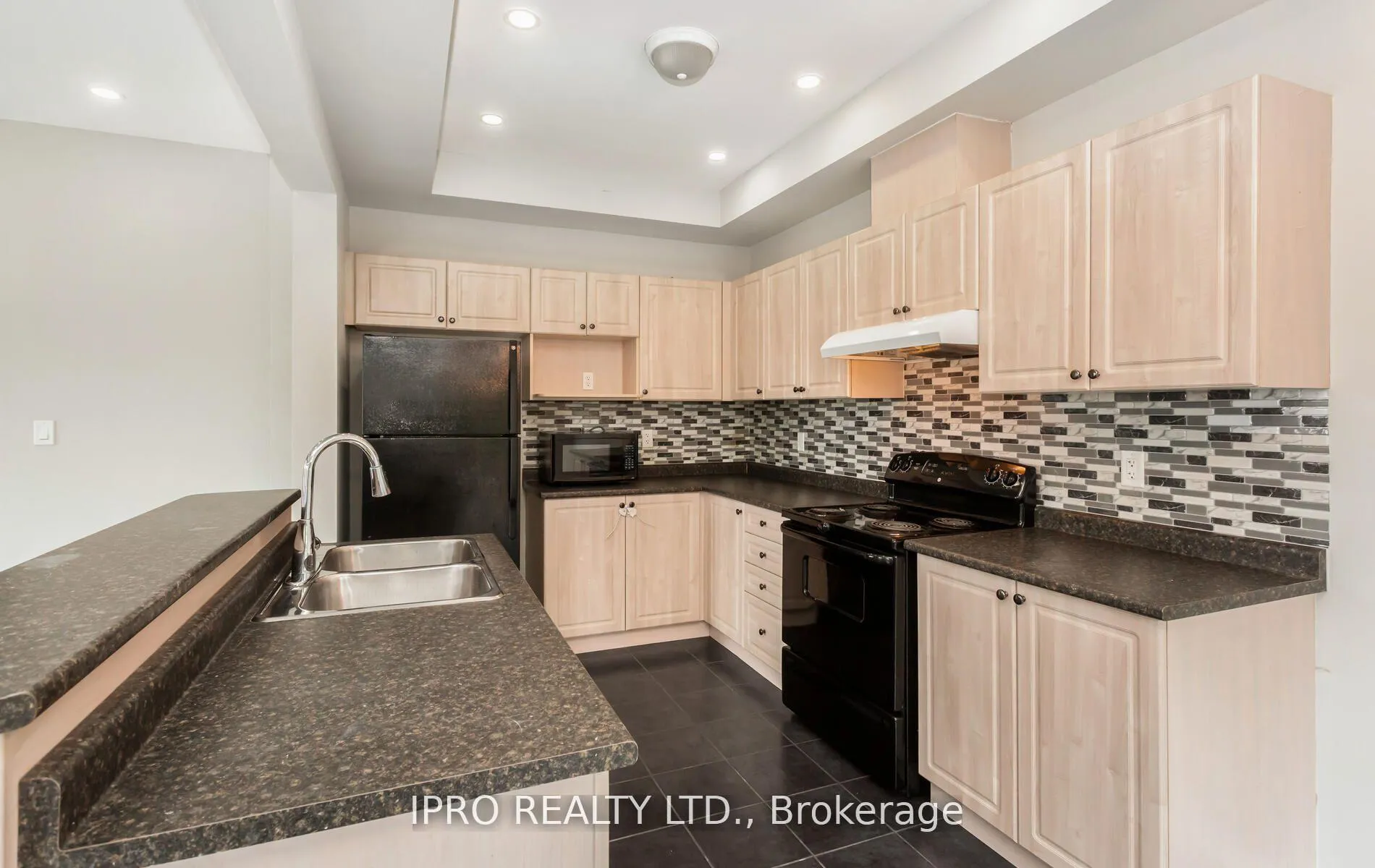 Photo 13 of 83 Bankfield Crescent, Hamilton, Stoney Creek Mountain — HOMEH