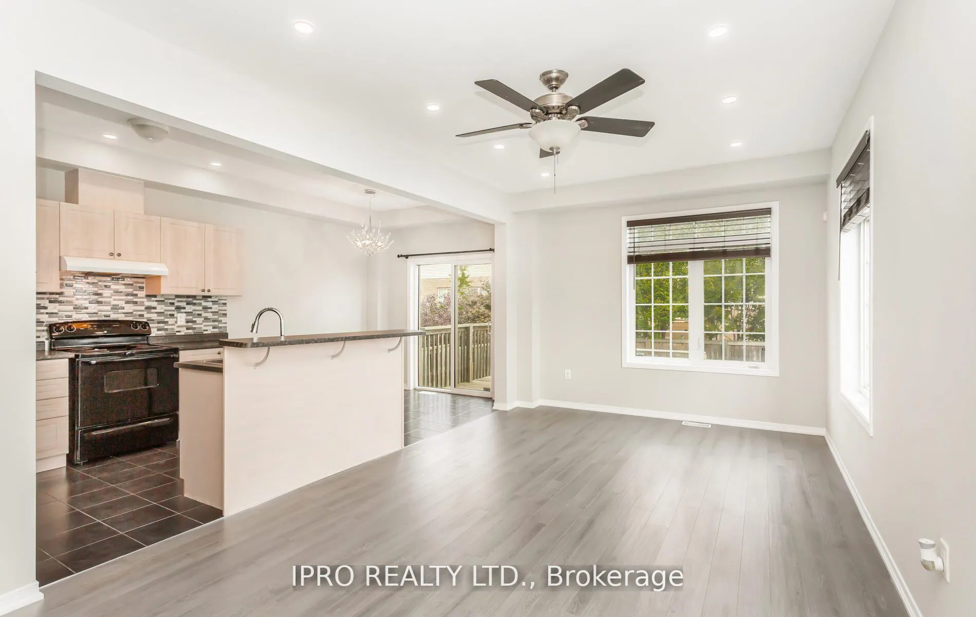 Photo 15 of 83 Bankfield Crescent, Hamilton, Stoney Creek Mountain — HOMEH