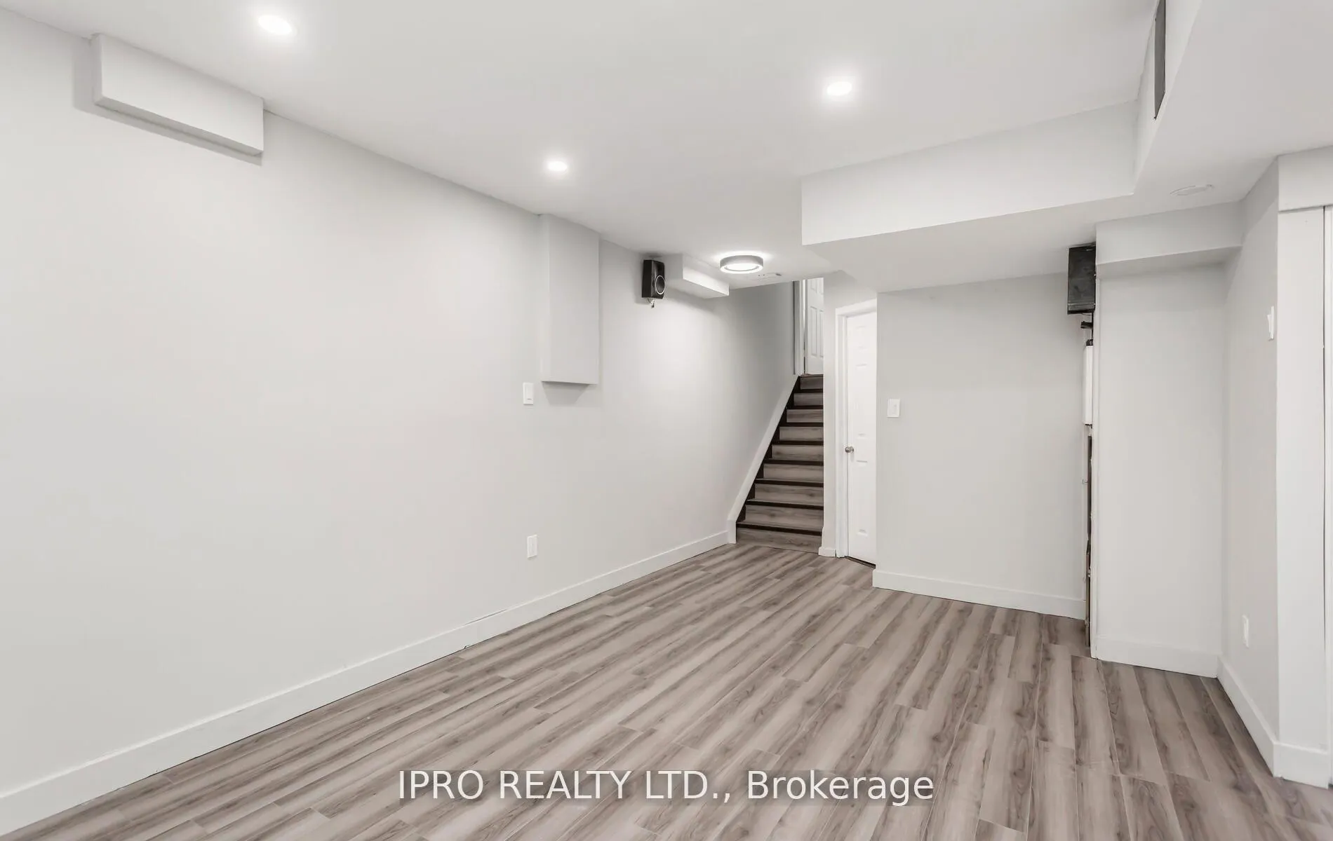 Photo 25 of 83 Bankfield Crescent, Hamilton, Stoney Creek Mountain — HOMEH