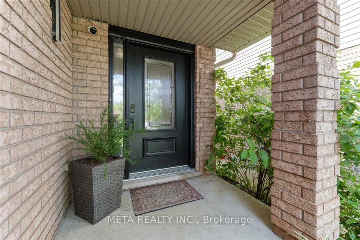 Photo 2 of 106 Thoroughbred Boulevard, Hamilton, Ancaster — HOMEH