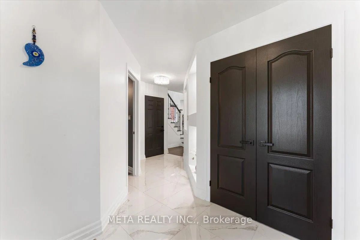 Photo 4 of 106 Thoroughbred Boulevard, Hamilton, Ancaster — HOMEH