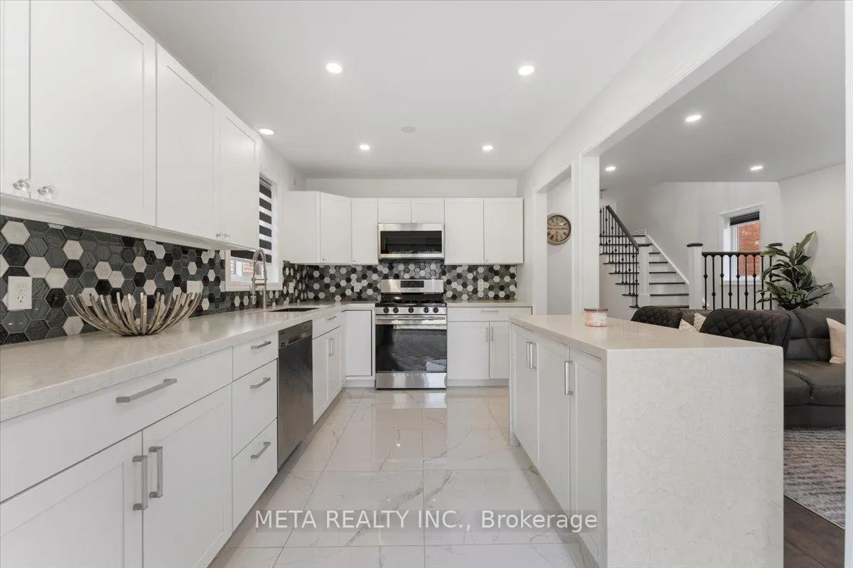 Photo 5 of 106 Thoroughbred Boulevard, Hamilton, Ancaster — HOMEH