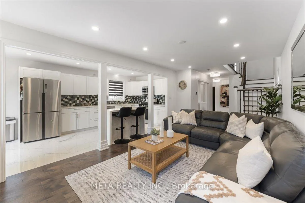 Photo 7 of 106 Thoroughbred Boulevard, Hamilton, Ancaster — HOMEH