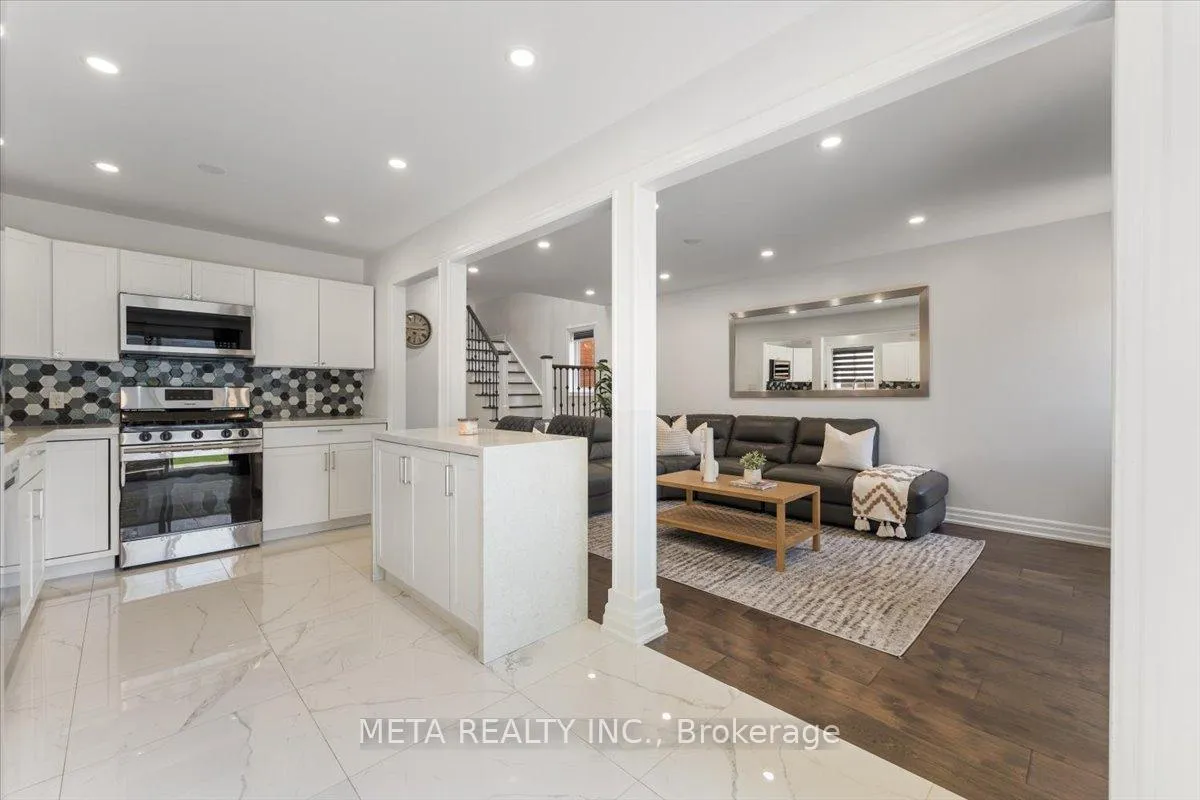 Photo 8 of 106 Thoroughbred Boulevard, Hamilton, Ancaster — HOMEH