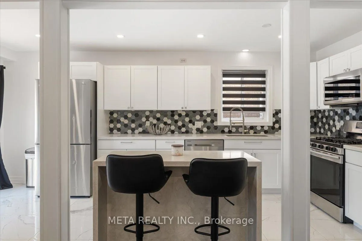 Photo 9 of 106 Thoroughbred Boulevard, Hamilton, Ancaster — HOMEH