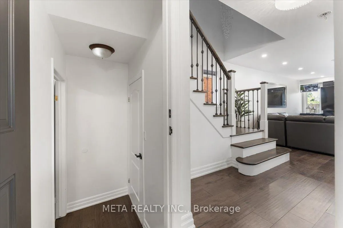 Photo 10 of 106 Thoroughbred Boulevard, Hamilton, Ancaster — HOMEH