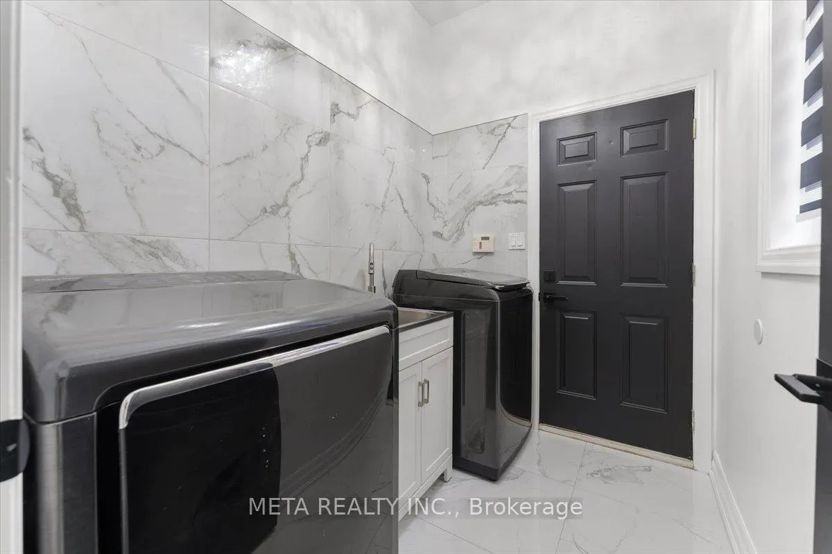 Photo 11 of 106 Thoroughbred Boulevard, Hamilton, Ancaster — HOMEH