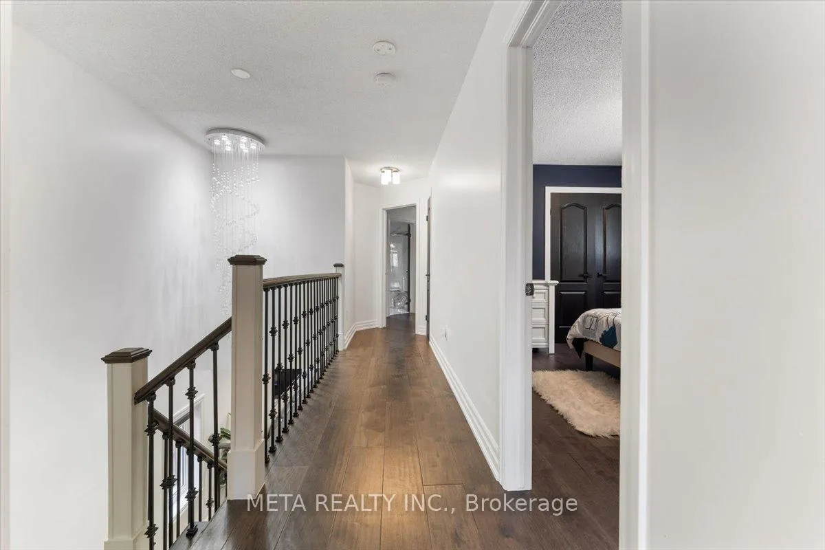 Photo 12 of 106 Thoroughbred Boulevard, Hamilton, Ancaster — HOMEH