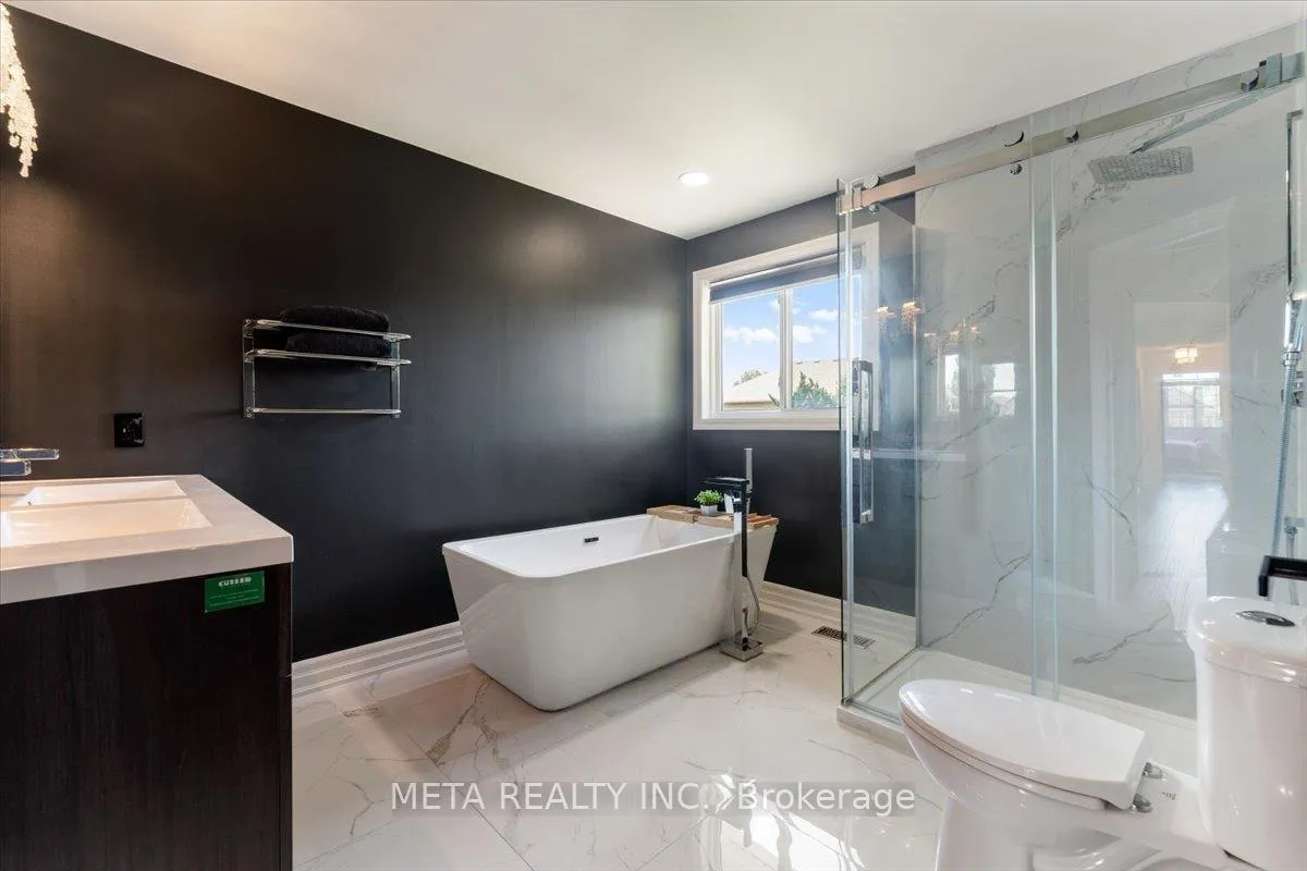 Photo 14 of 106 Thoroughbred Boulevard, Hamilton, Ancaster — HOMEH