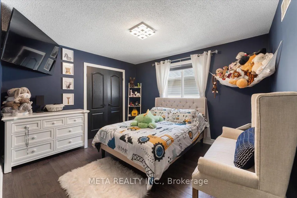 Photo 16 of 106 Thoroughbred Boulevard, Hamilton, Ancaster — HOMEH