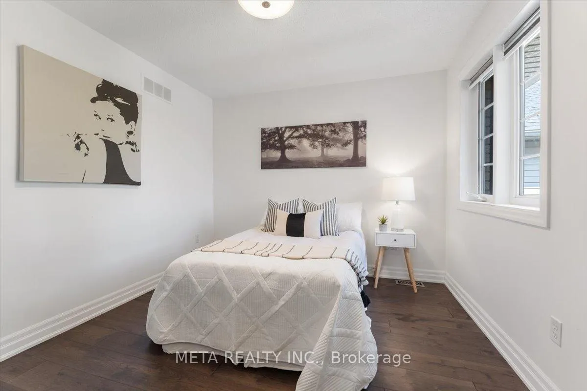 Photo 18 of 106 Thoroughbred Boulevard, Hamilton, Ancaster — HOMEH