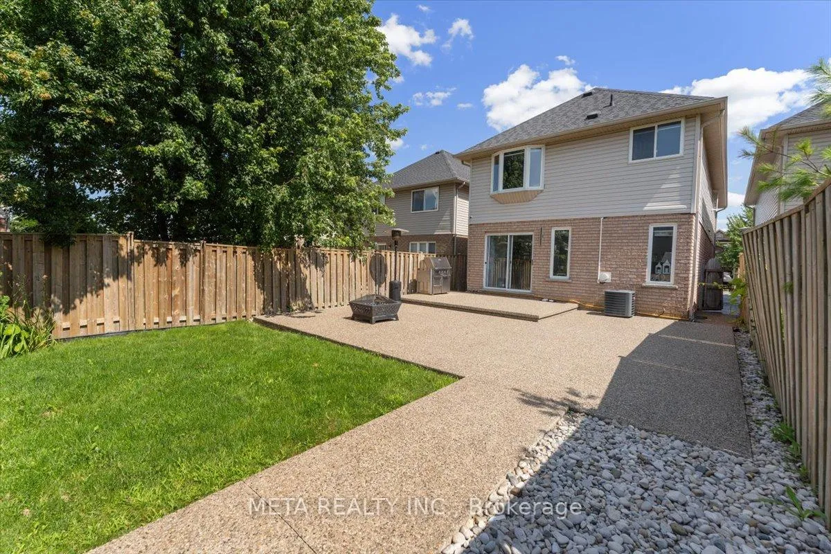 Photo 21 of 106 Thoroughbred Boulevard, Hamilton, Ancaster — HOMEH