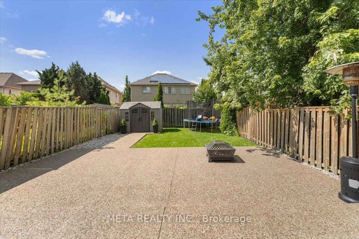 Photo 25 of 106 Thoroughbred Boulevard, Hamilton, Ancaster — HOMEH