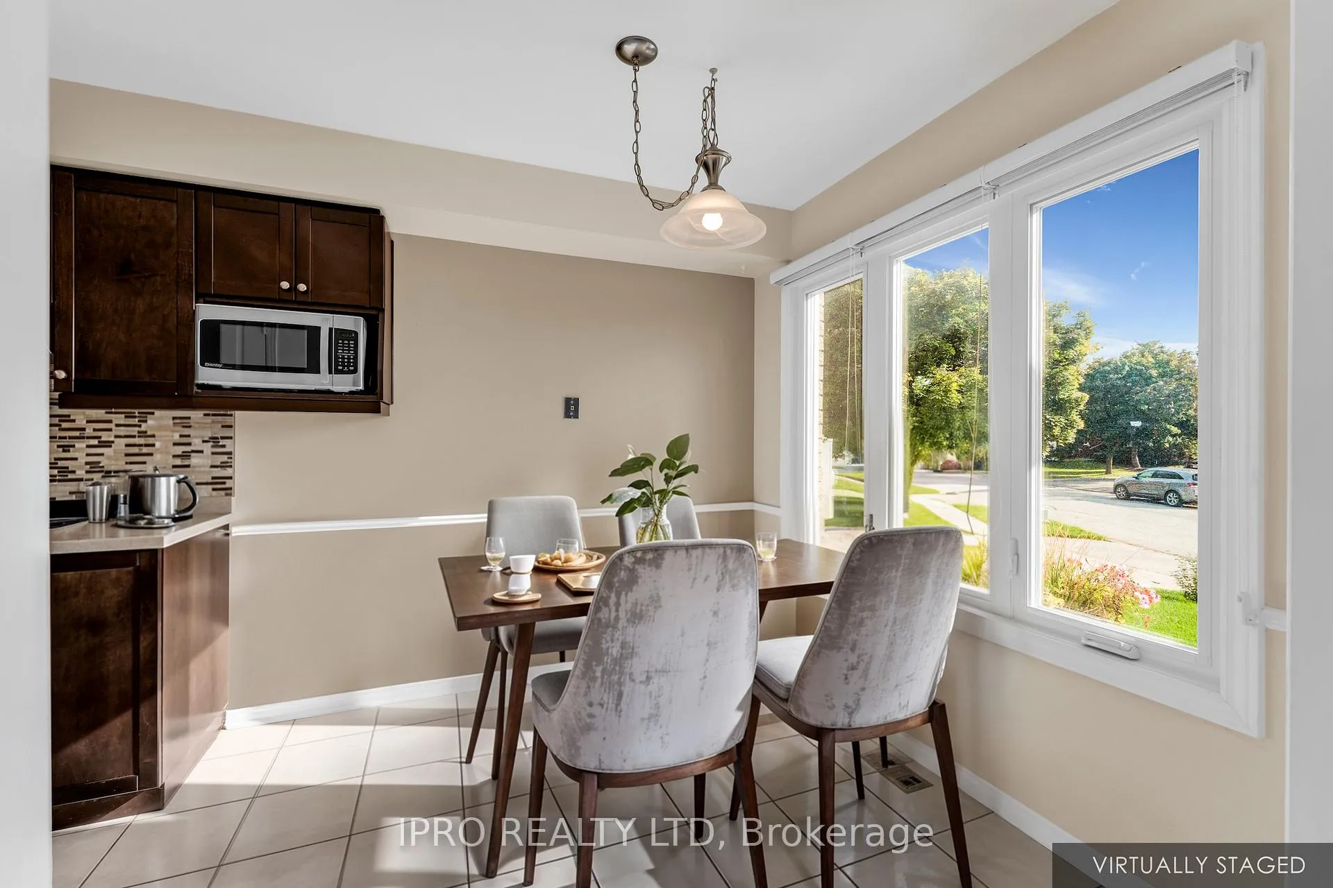 Photo 5 of 38 Gardenia Way, Caledon, Rural Caledon — HOMEH