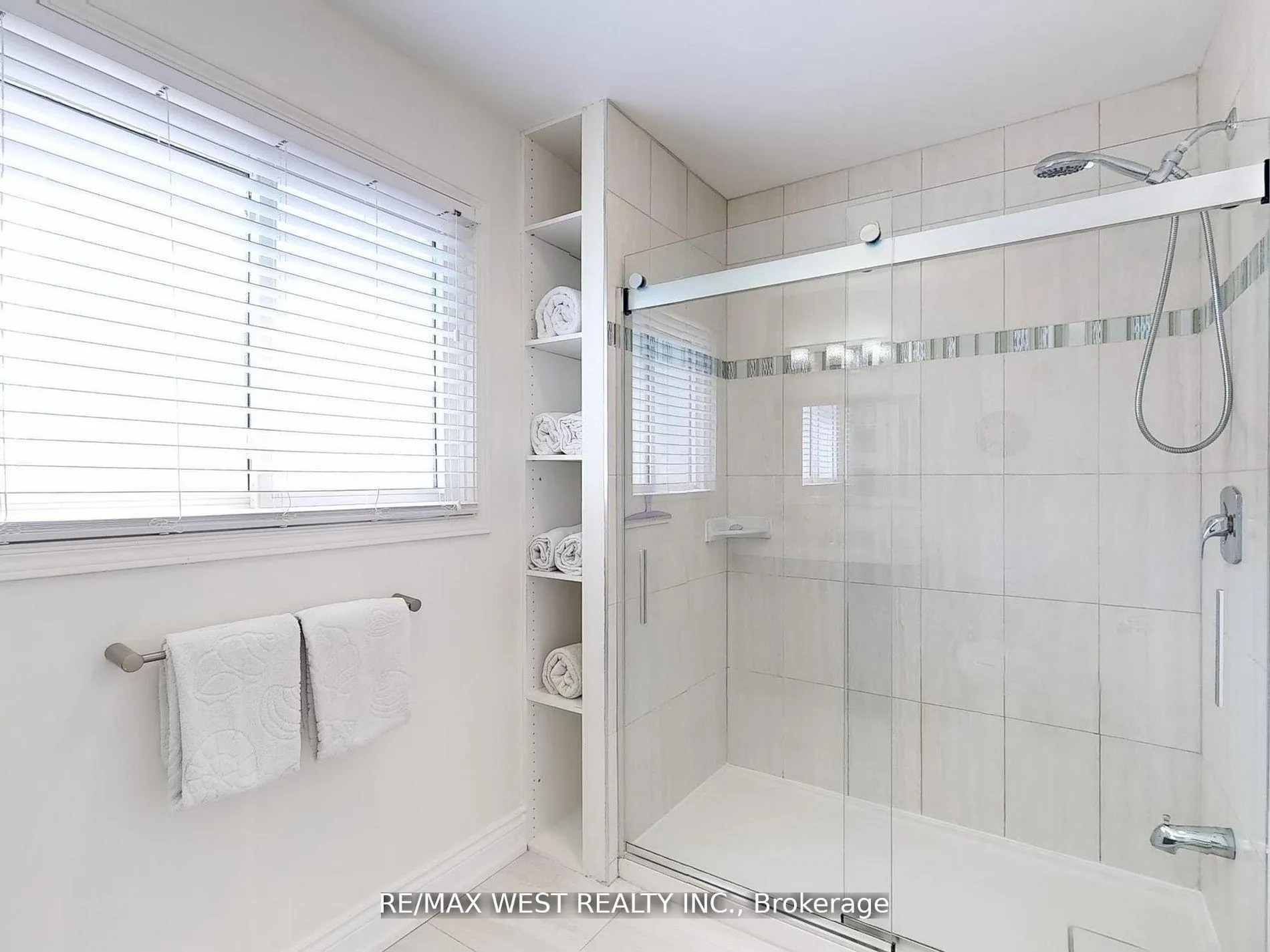 Photo 23 of 621 Ariel Crescent, Pickering, Amberlea — HOMEH
