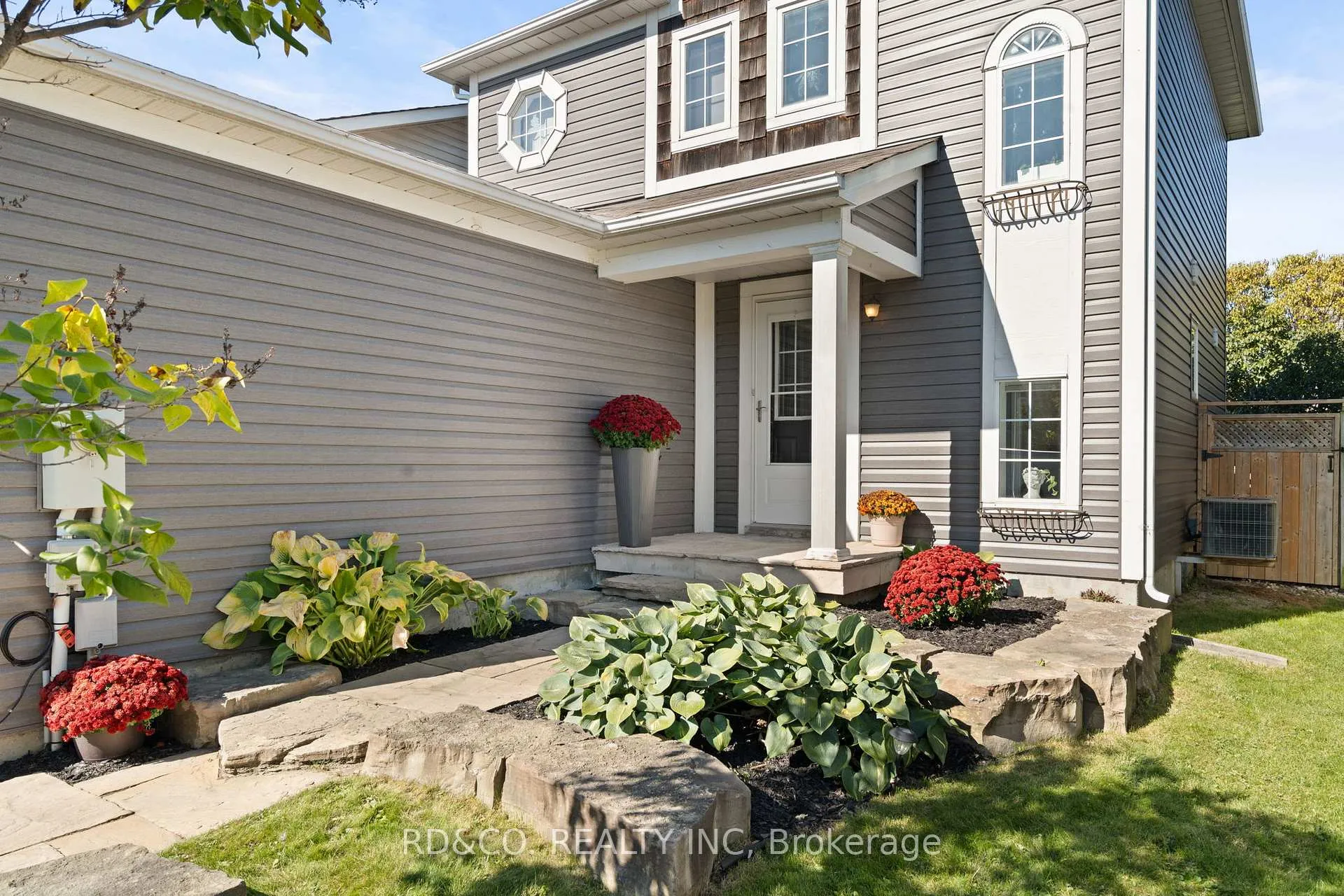 Photo 2 of 22 Beacham Crescent, Clarington, Newcastle — HOMEH