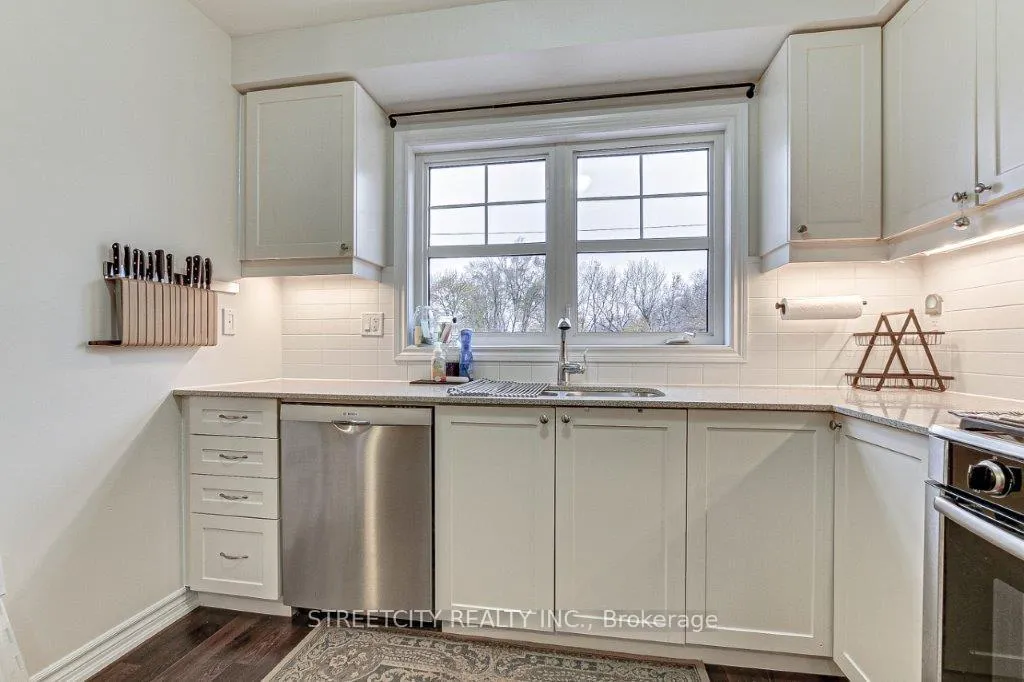 Photo 5 of Unit 6, 701 Homer Watson Boulevard, Kitchener — HOMEH