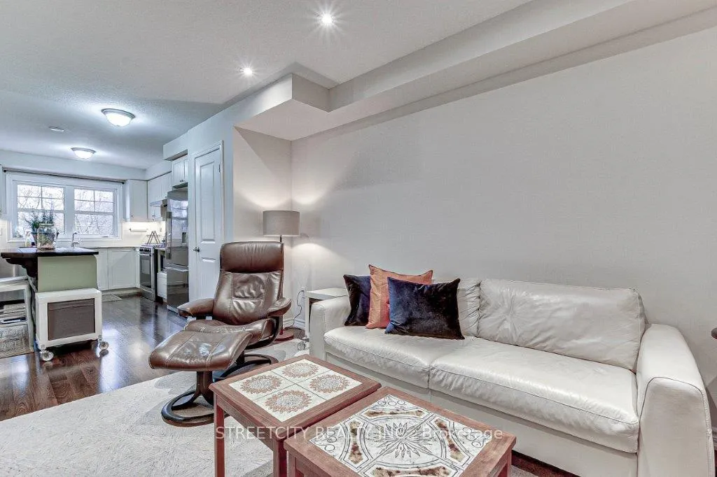 Photo 8 of Unit 6, 701 Homer Watson Boulevard, Kitchener — HOMEH