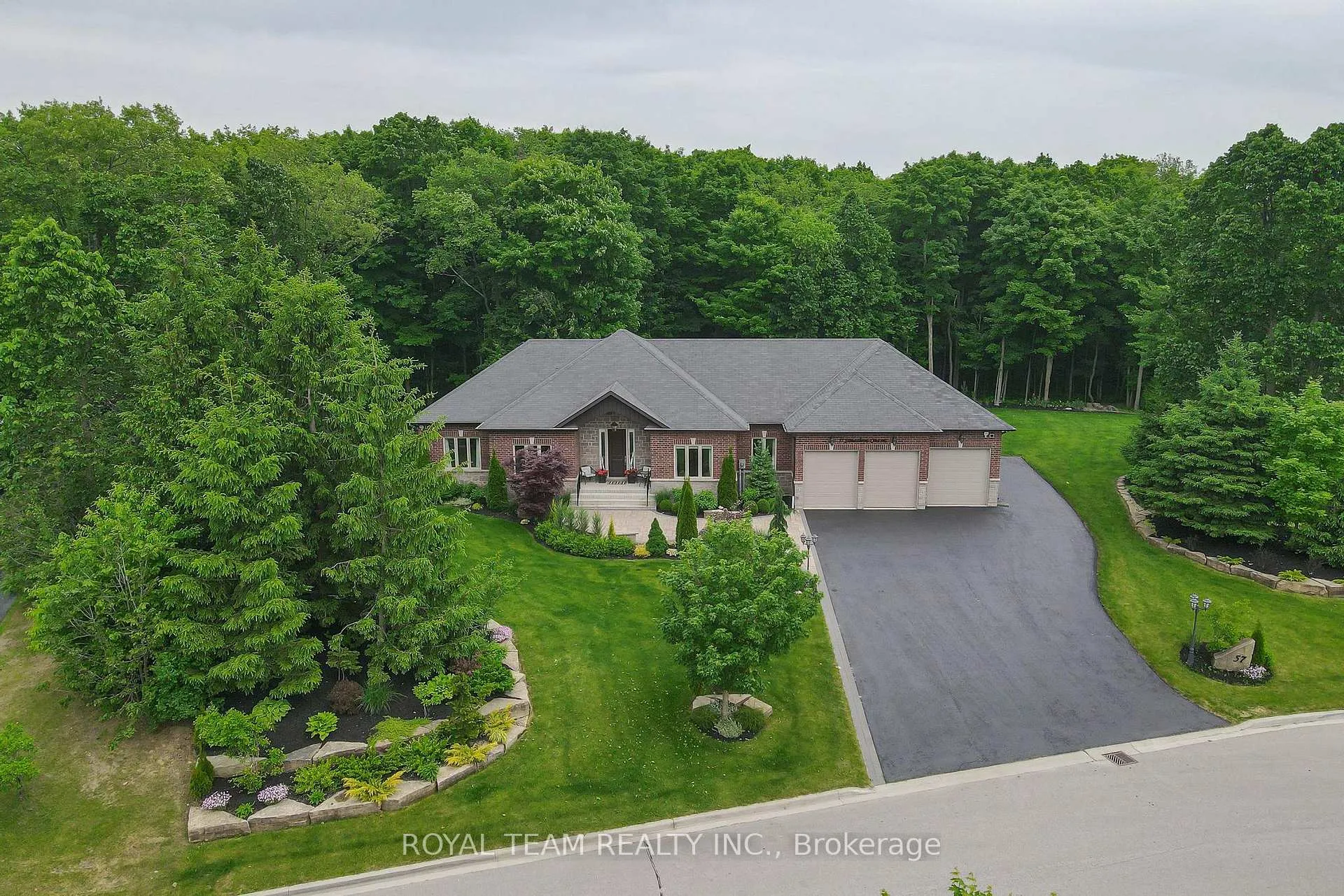 Photo 1 of 57 Stonesthrow Crescent, Uxbridge, Rural Uxbridge — HOMEH