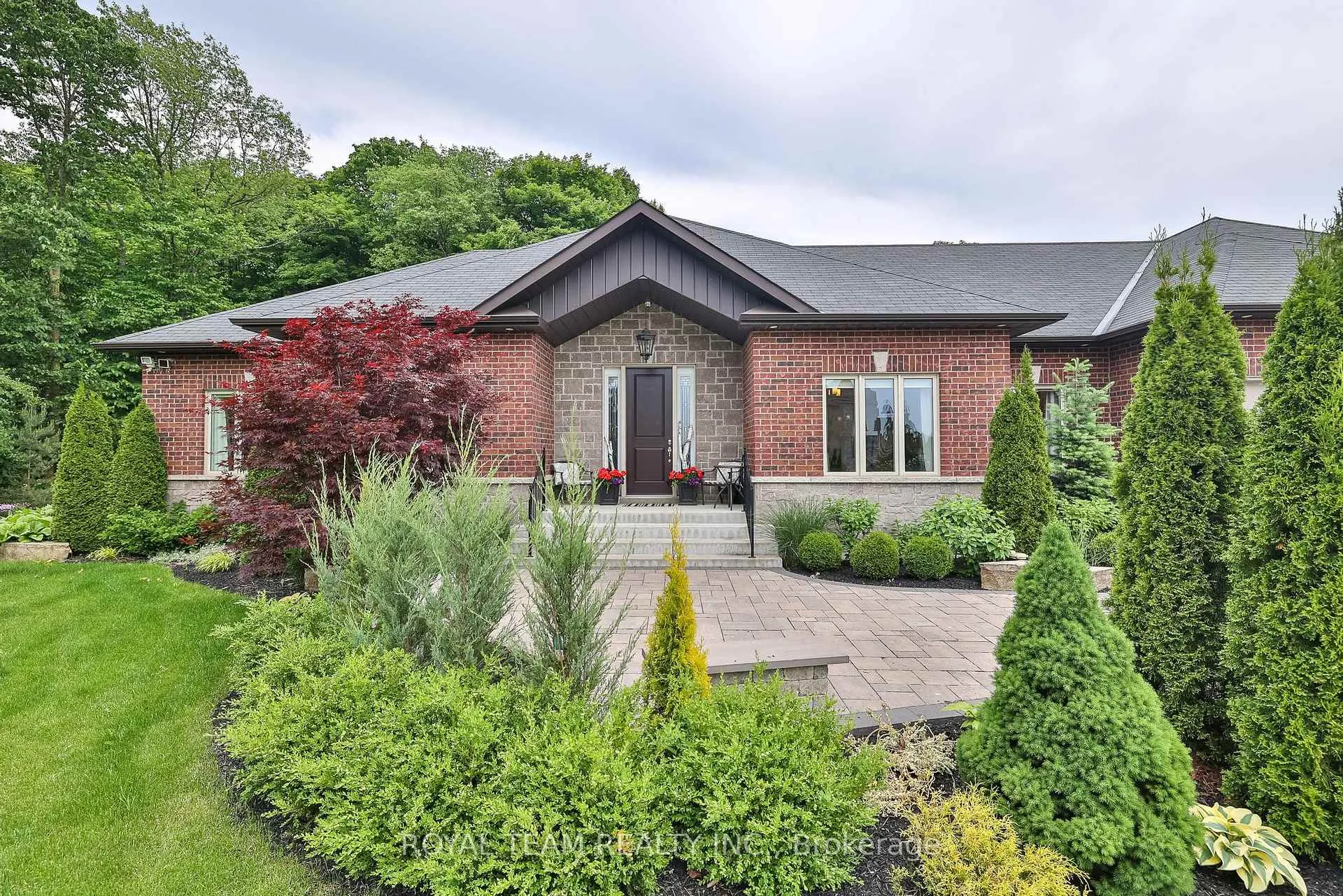 Photo 4 of 57 Stonesthrow Crescent, Uxbridge, Rural Uxbridge — HOMEH