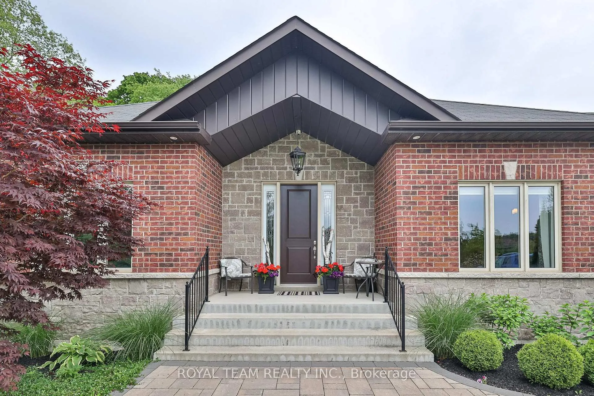 Photo 5 of 57 Stonesthrow Crescent, Uxbridge, Rural Uxbridge — HOMEH