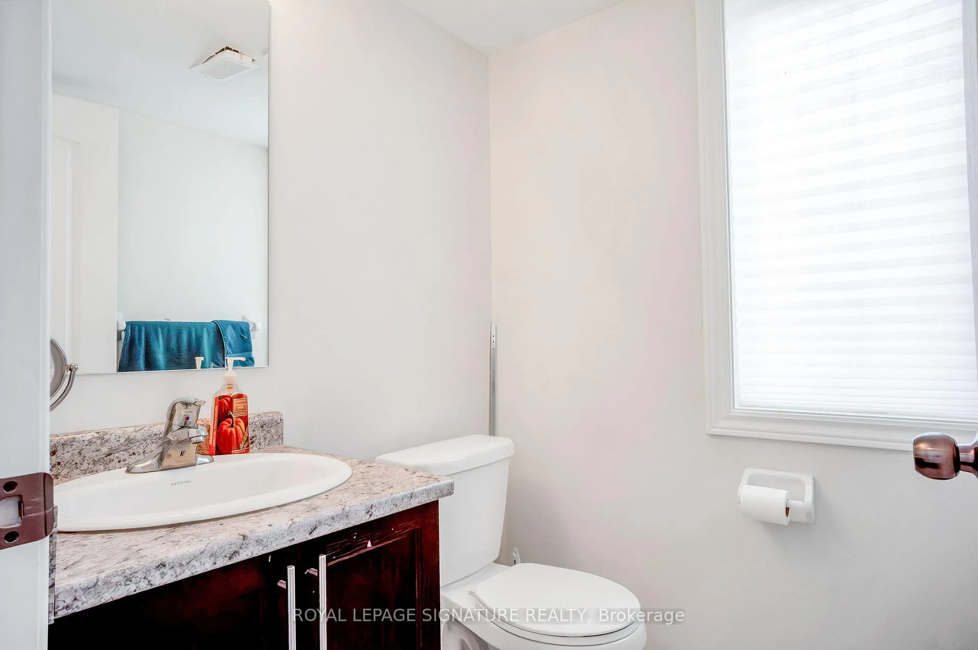Photo 4 of 31 Honey Crisp Lane, Clarington, Bowmanville — HOMEH