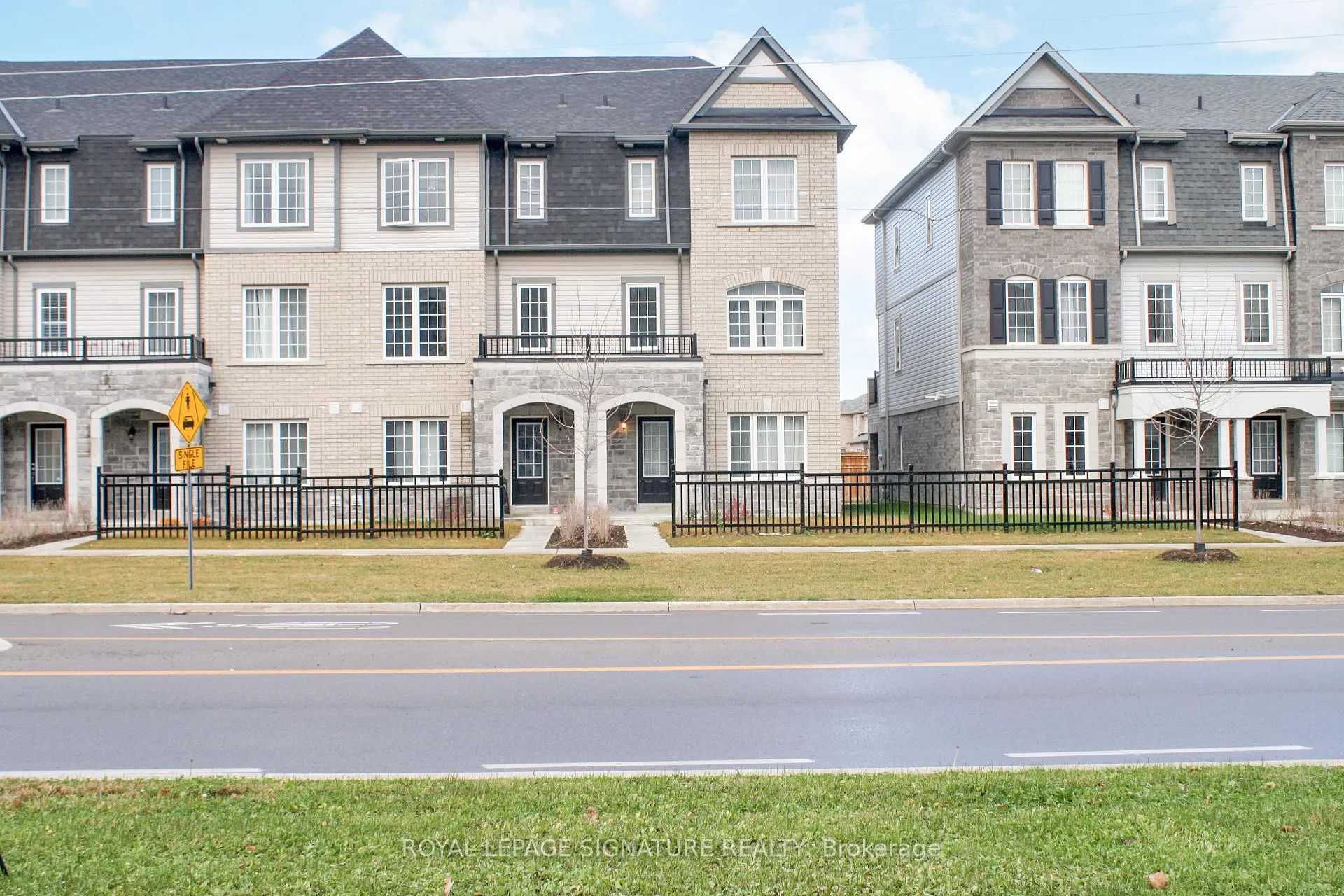 Photo 27 of 31 Honey Crisp Lane, Clarington, Bowmanville — HOMEH