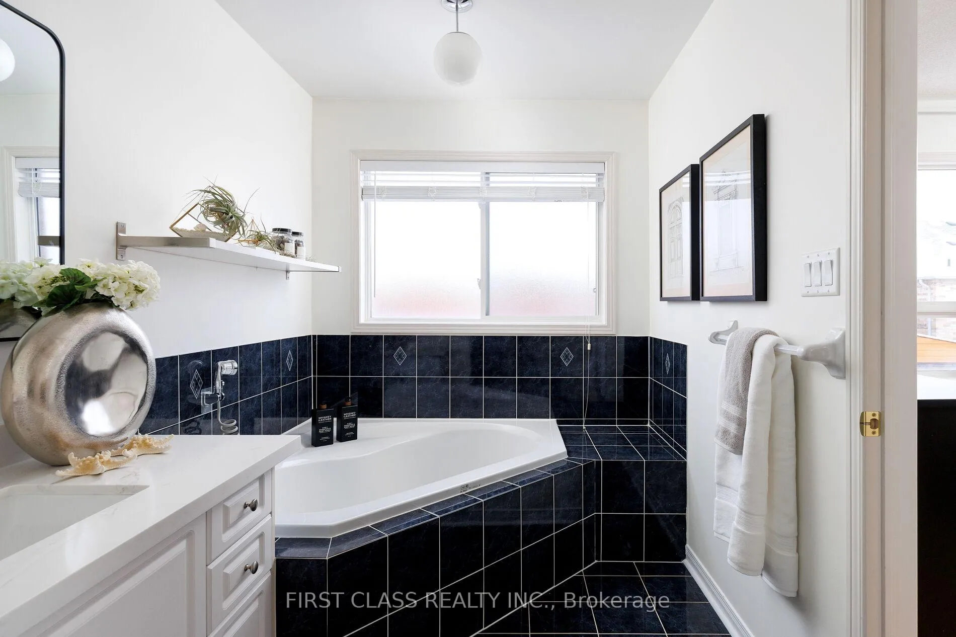 Photo 17 of 39 Dylan Street, Vaughan, Vellore Village — HOMEH