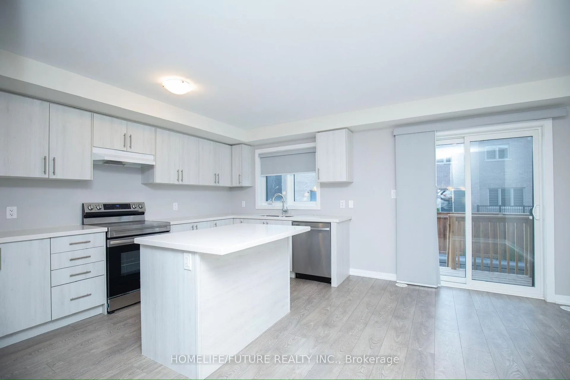 Photo 4 of 1352 Bradenton Path, Oshawa, Eastdale — HOMEH
