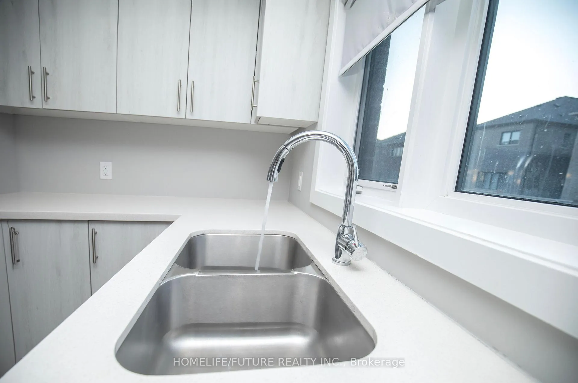 Photo 6 of 1352 Bradenton Path, Oshawa, Eastdale — HOMEH