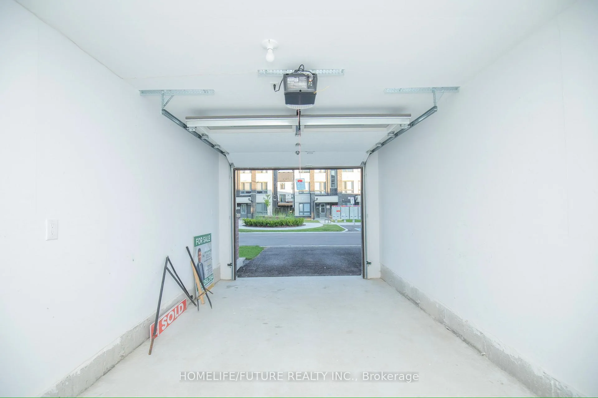Photo 24 of 1352 Bradenton Path, Oshawa, Eastdale — HOMEH
