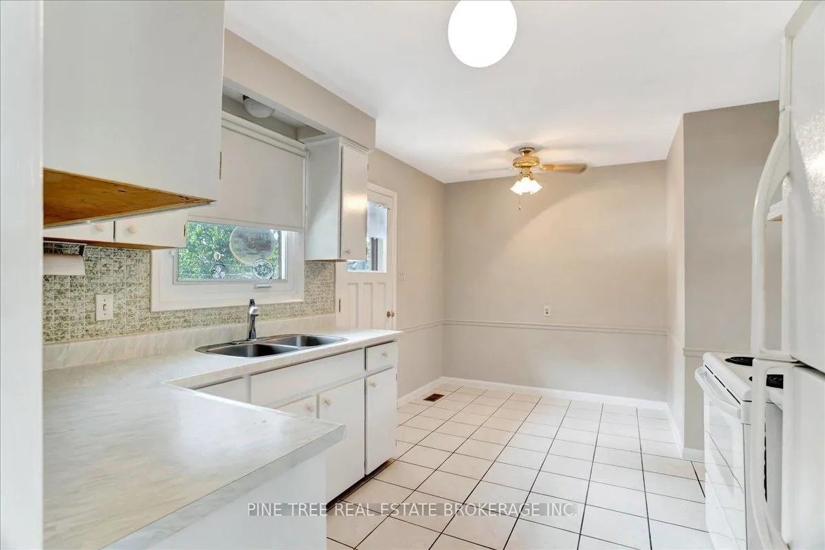 Photo 7 of 16 Lay Street, Barrie, City Centre — HOMEH