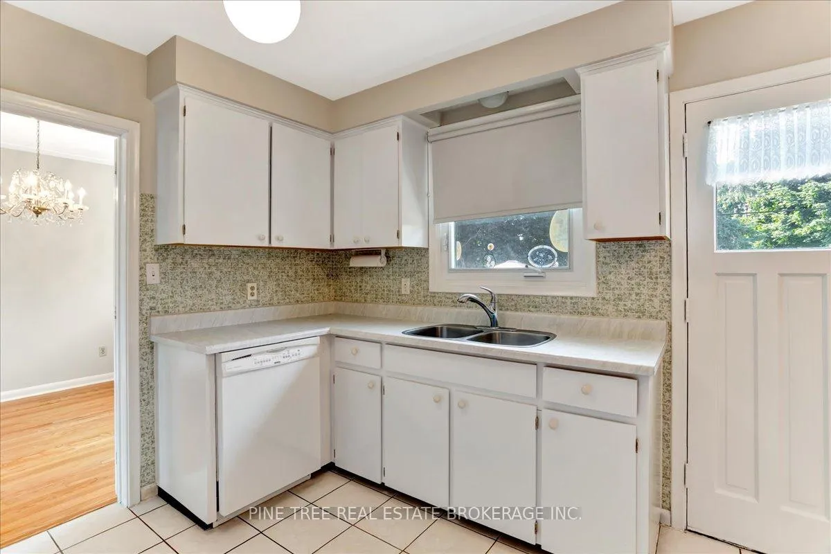Photo 8 of 16 Lay Street, Barrie, City Centre — HOMEH