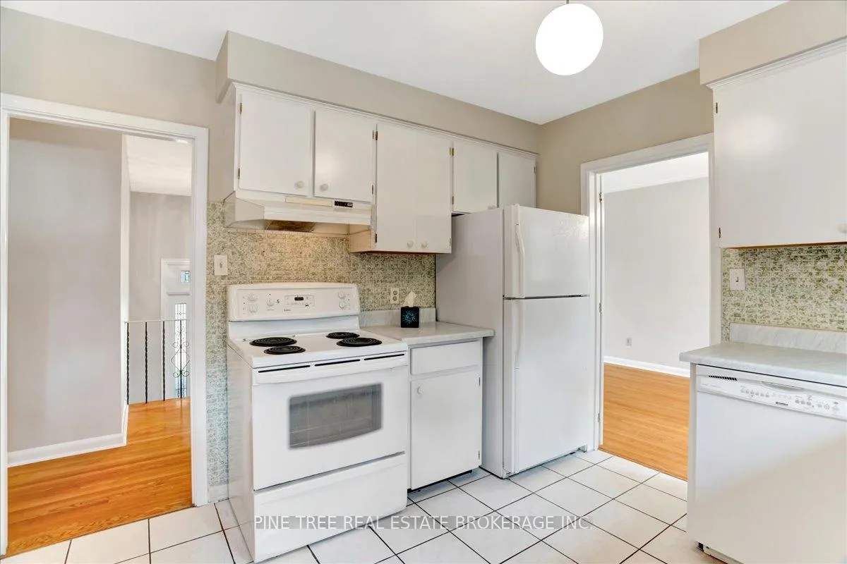 Photo 9 of 16 Lay Street, Barrie, City Centre — HOMEH