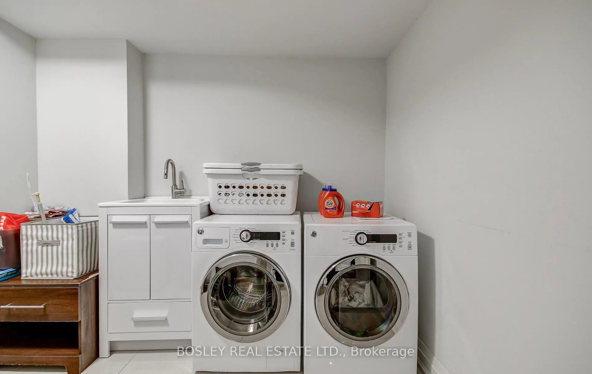 Photo 40 of 61 Thurston Road, Toronto, Mount Pleasant East — HOMEH