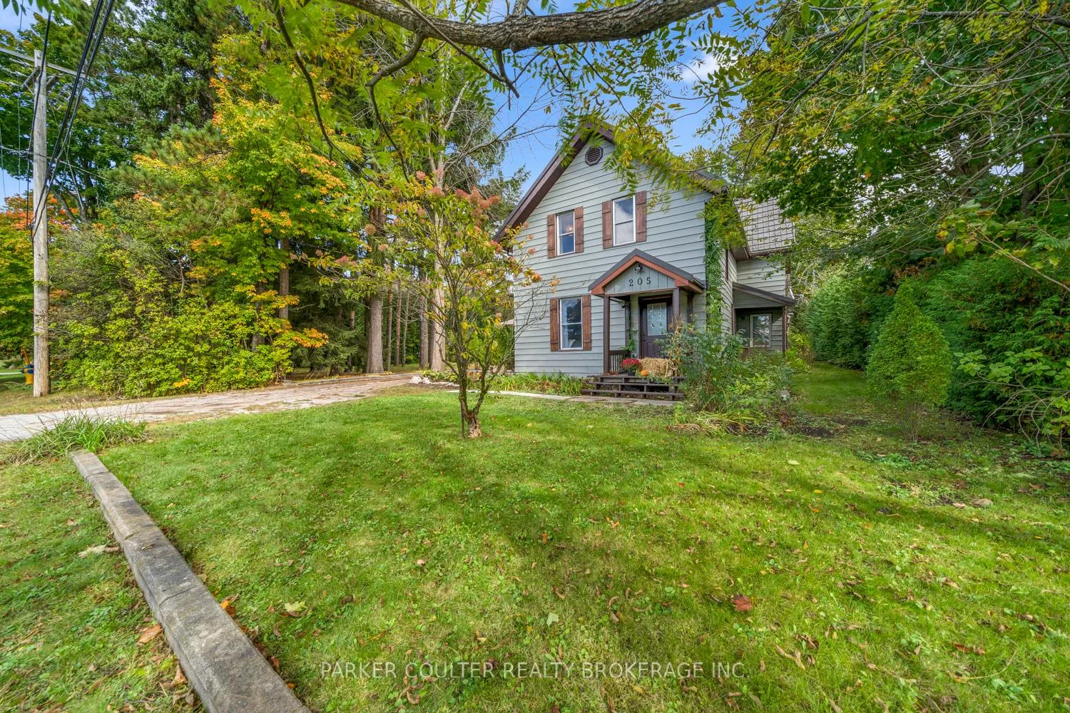 Photo 4 of 205 Fox Street, Penetanguishene — HOMEH