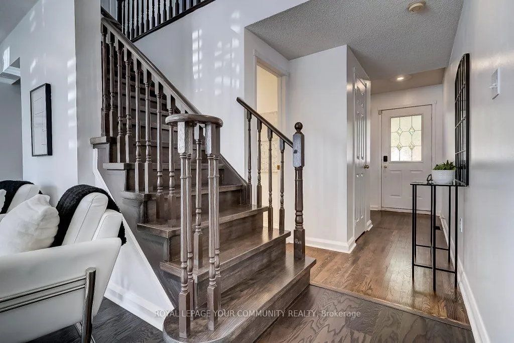 Photo 4 of 679 Graceland Court S, Pickering, Amberlea — HOMEH