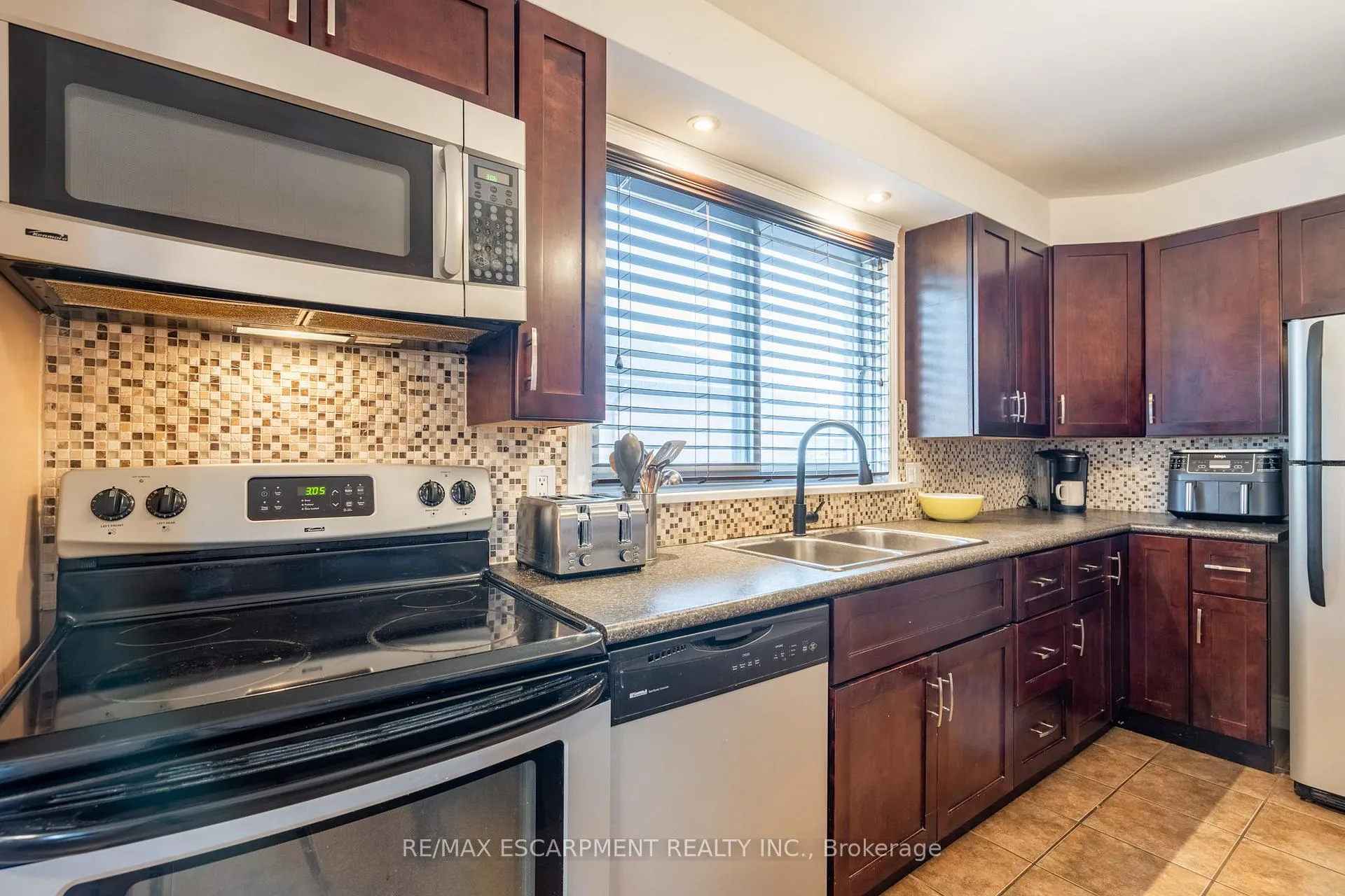 Photo 5 of 702 Seventh Avenue, Hamilton, Hampton Heights — HOMEH