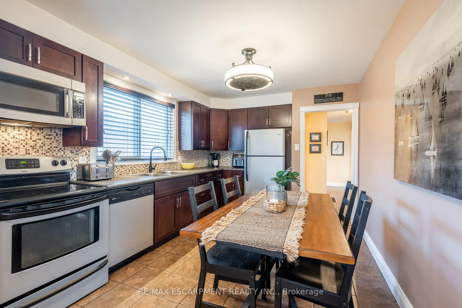 Photo 6 of 702 Seventh Avenue, Hamilton, Hampton Heights — HOMEH