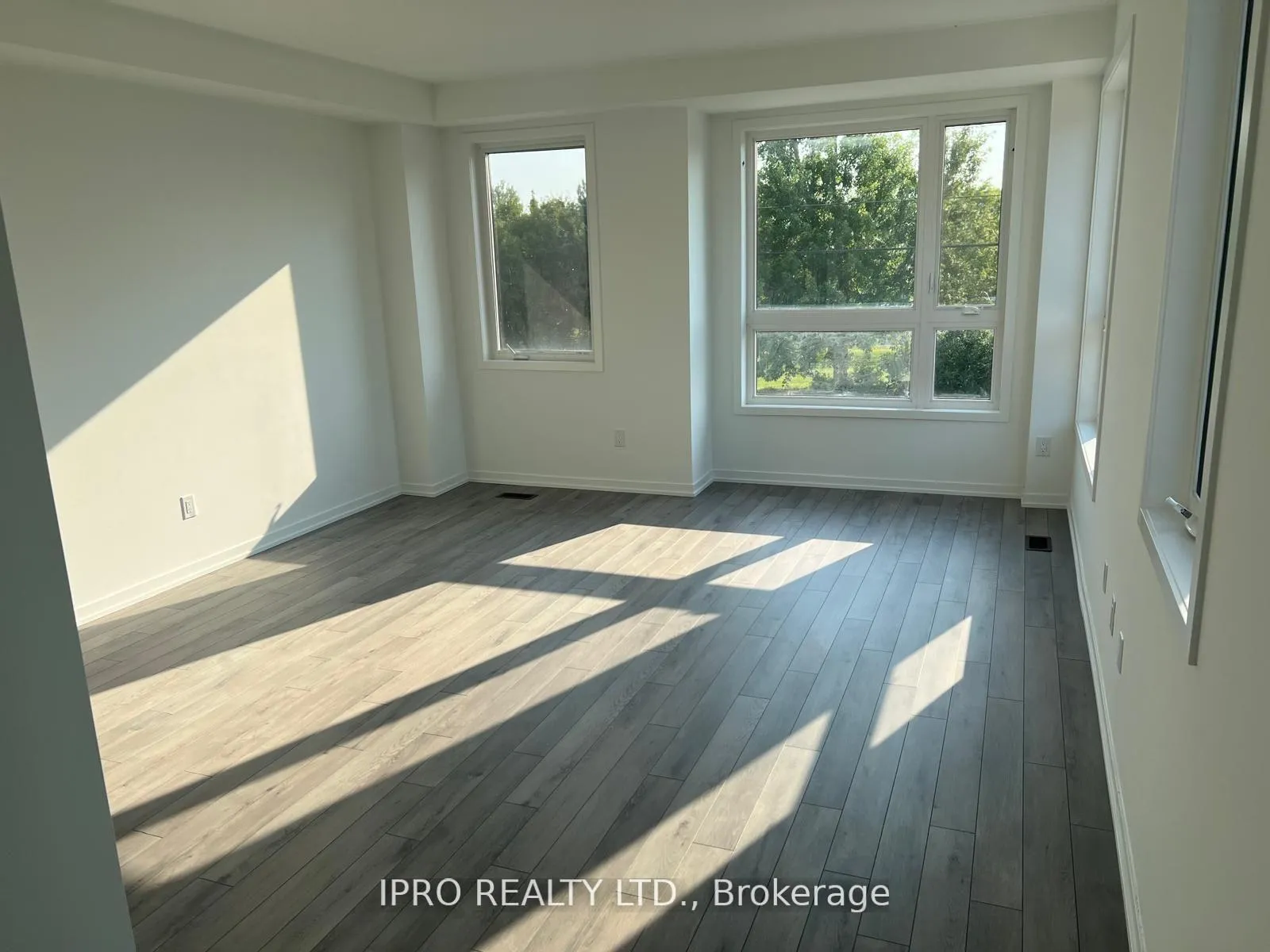 Photo 4 of 191 Monarch Avenue, Ajax, Central — HOMEH