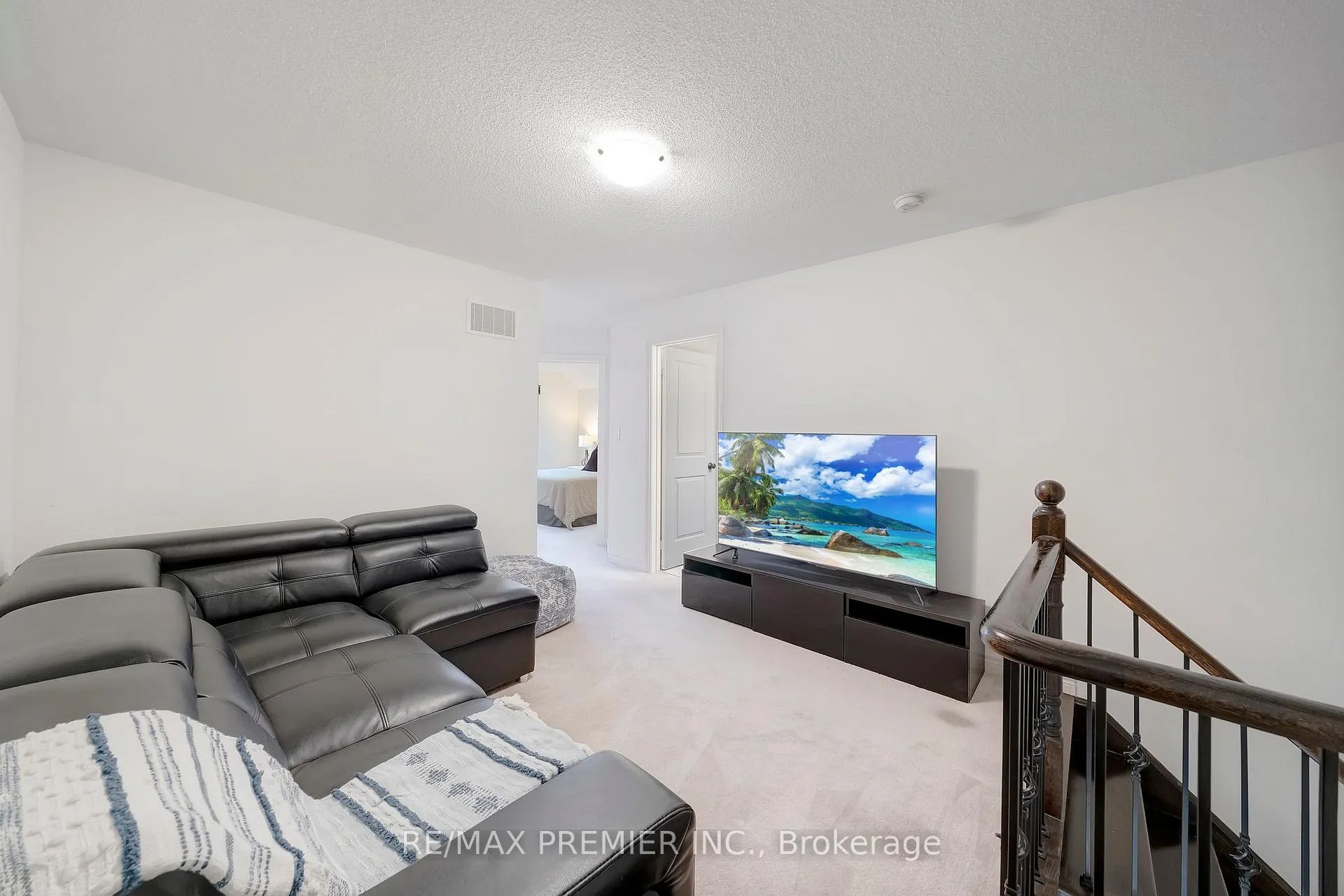 Photo 20 of 19 Billy Court, Caledon, Caledon East — HOMEH