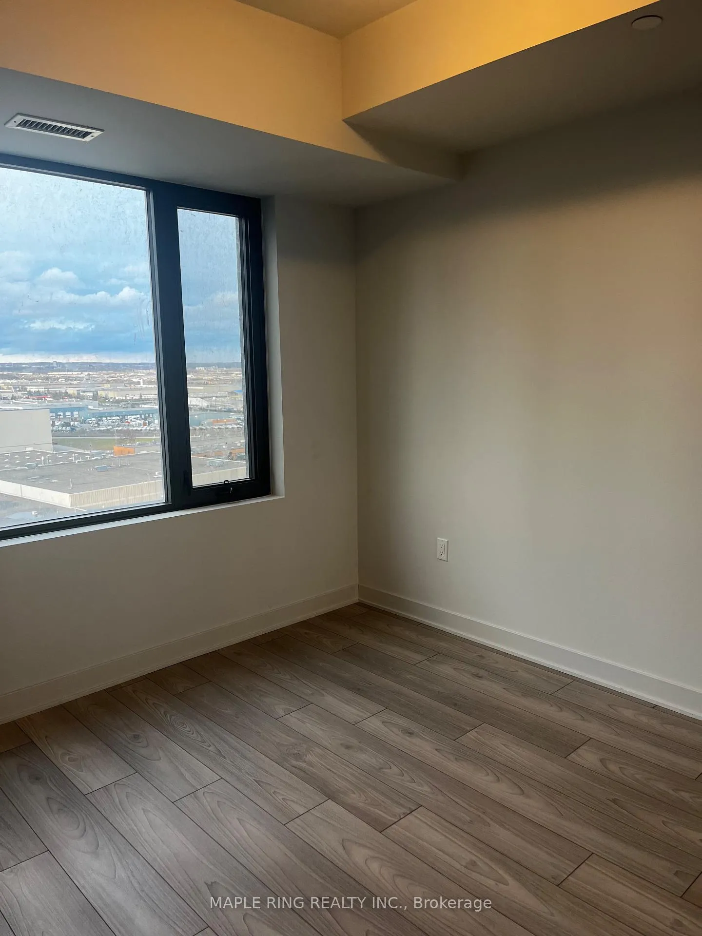 Photo 8 of Unit 1403, 2920 Hwy 7 Road, Vaughan, Vaughan Corporate Centre — HOMEH