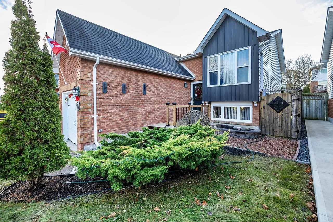 Photo 5 of 60 Champine Square, Clarington, Bowmanville — HOMEH