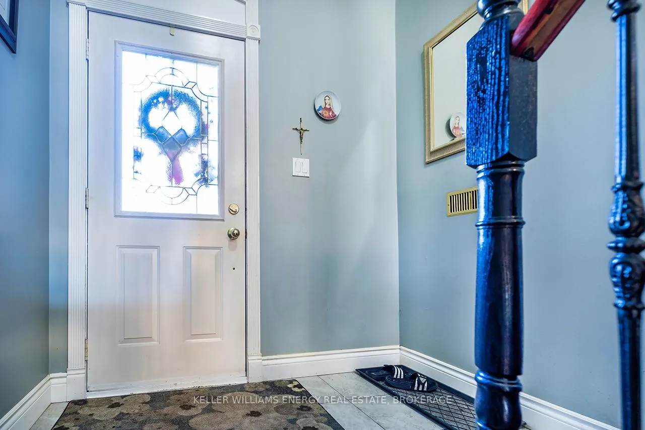 Photo 6 of 60 Champine Square, Clarington, Bowmanville — HOMEH