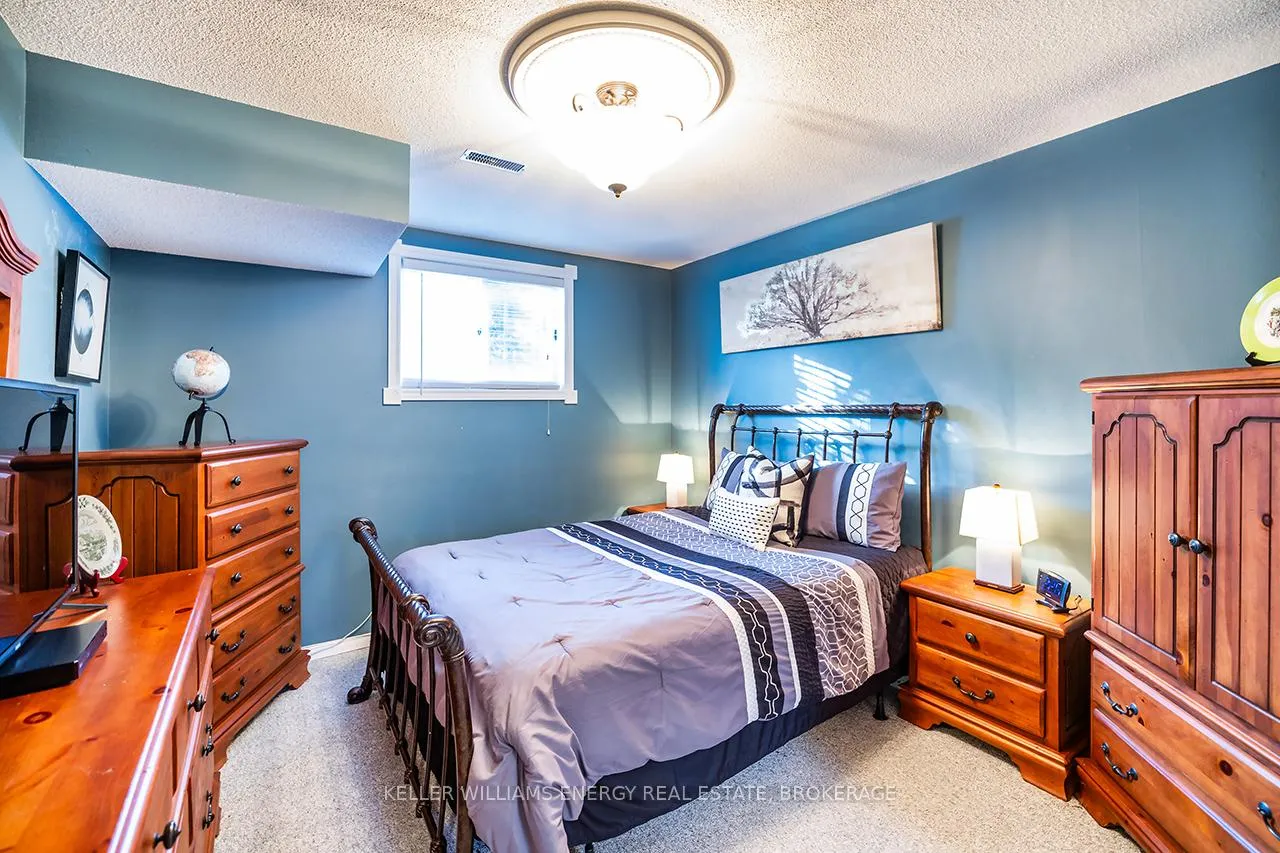 Photo 18 of 60 Champine Square, Clarington, Bowmanville — HOMEH