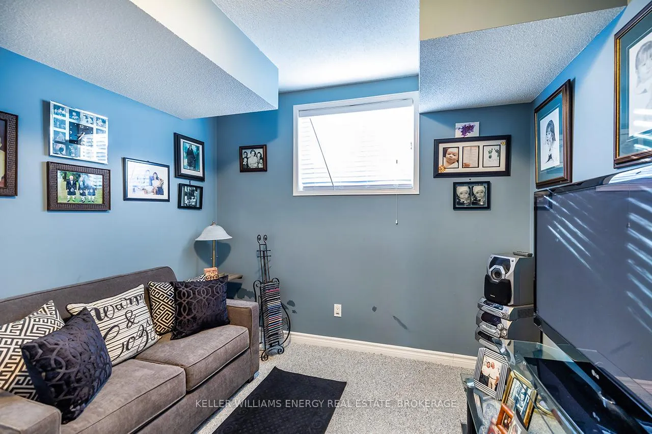 Photo 21 of 60 Champine Square, Clarington, Bowmanville — HOMEH