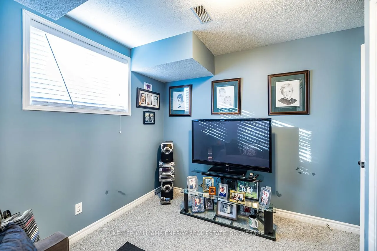 Photo 23 of 60 Champine Square, Clarington, Bowmanville — HOMEH